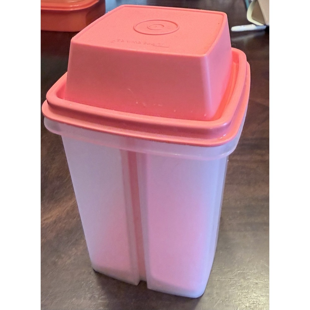 Tupperware Pick A Deli Pickle Keeper Container Pink 1330–19 1432-20
